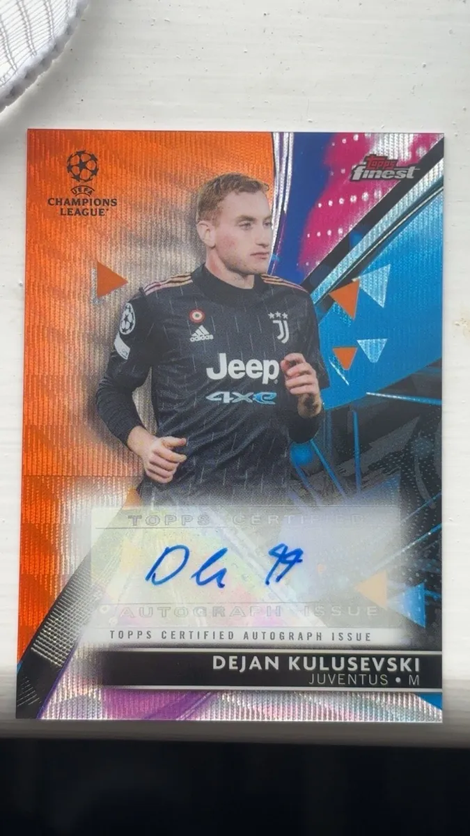 Dejan Kulusevski Auto 25/25 Juventus Topps Card - Image 1