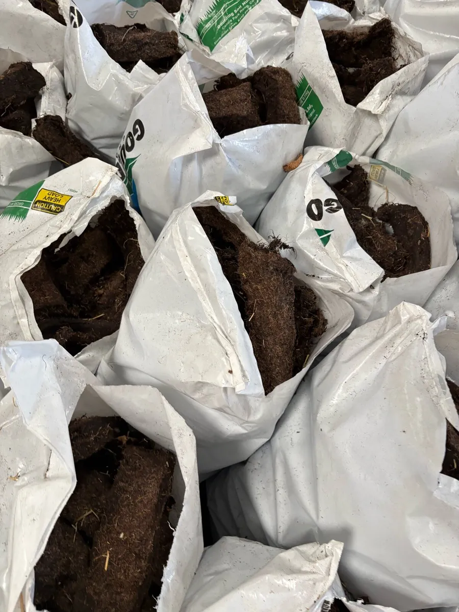 Bags of turf - Image 1