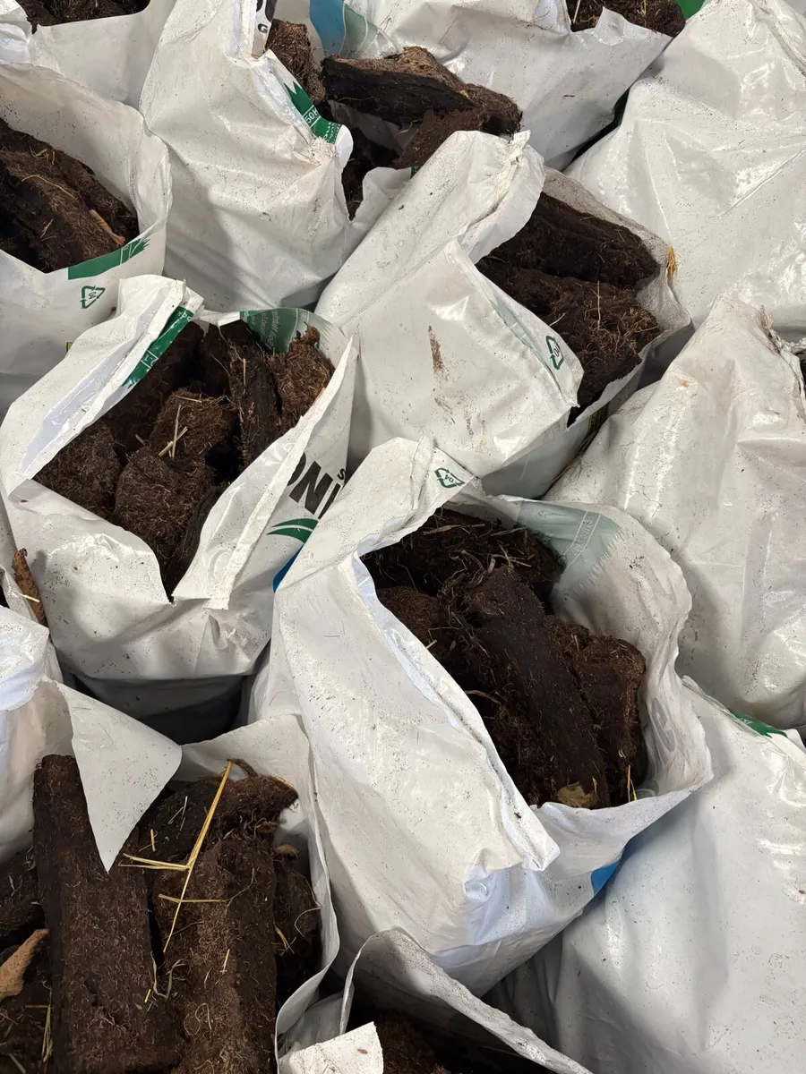 Bags of turf - Image 2