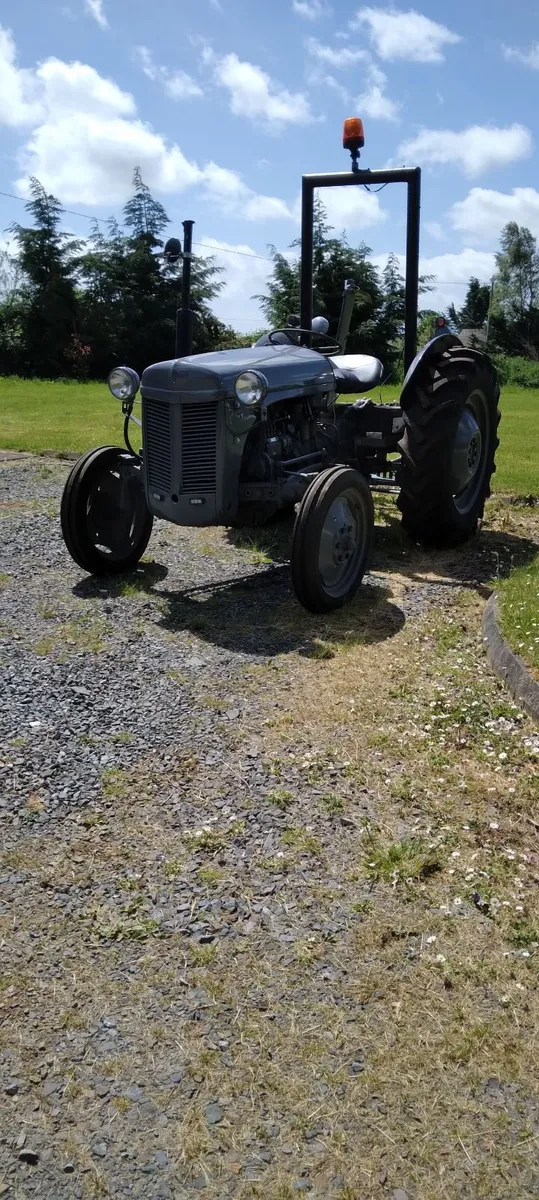 Vintage tractor - Image 2
