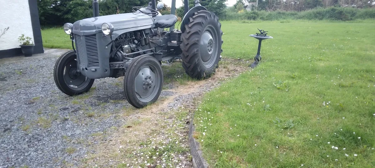 Vintage tractor - Image 1