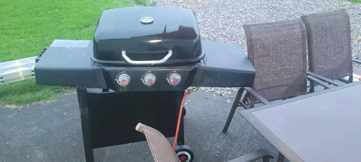 Garden furniture and barbecue - Image 3