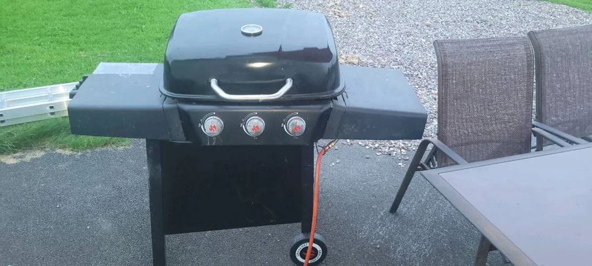Garden furniture and barbecue - Image 2