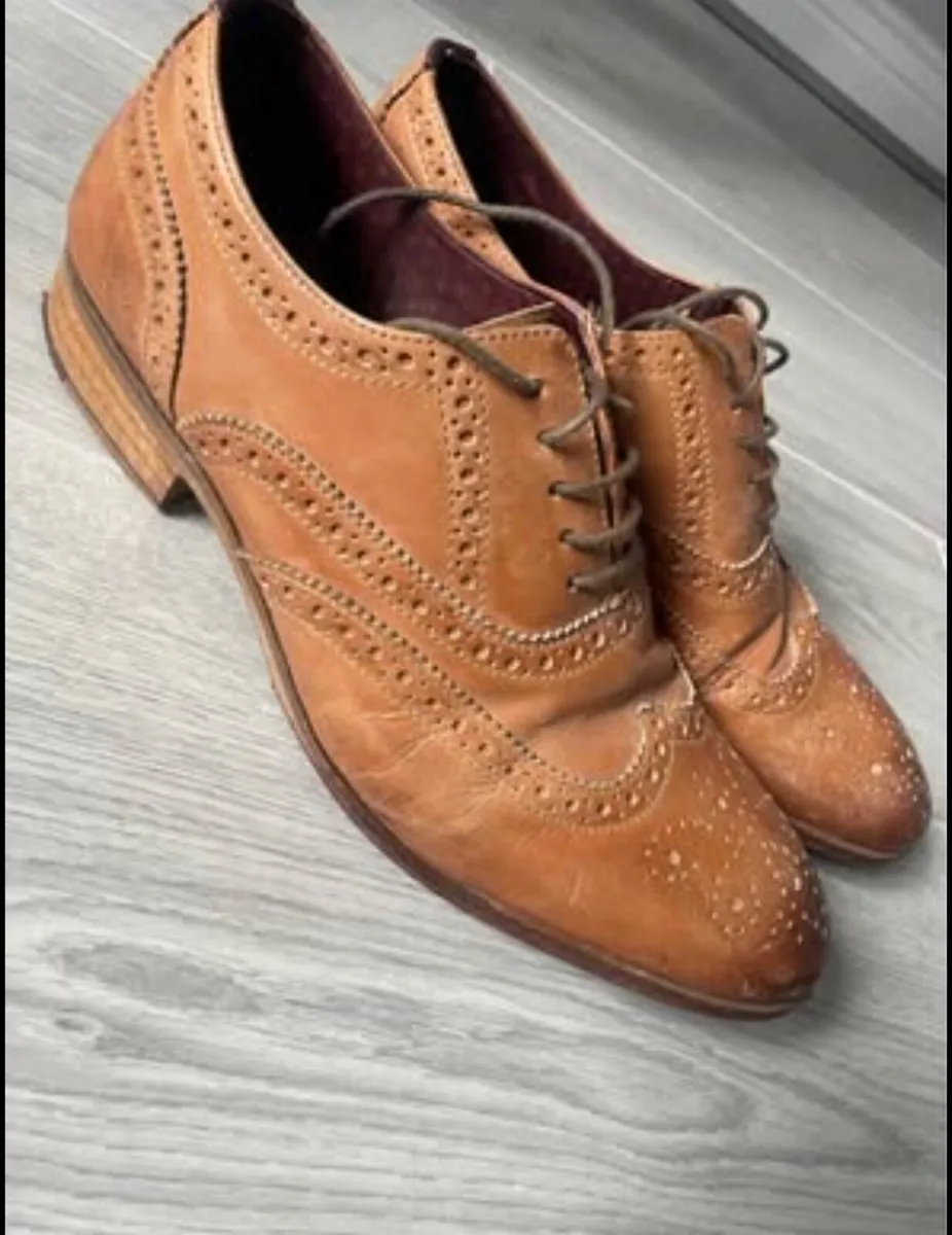 Suit shoes - Image 1
