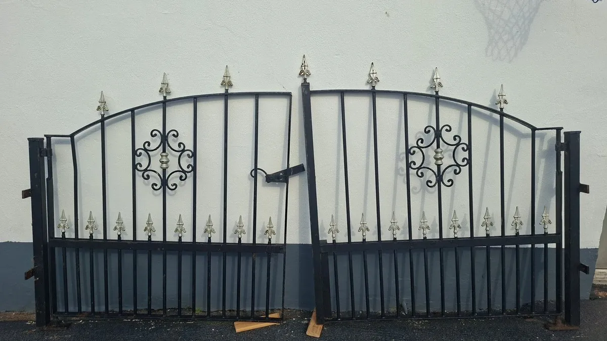 Iron gates - Image 1