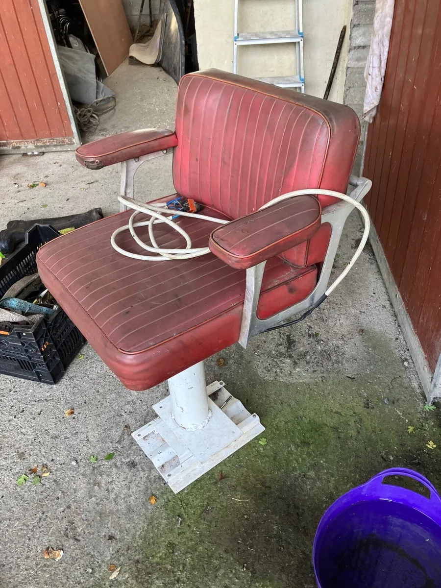 BOAT SEAT ELECTRIC CAPTAINS  CHAIR ADJUSTABLE - Image 1