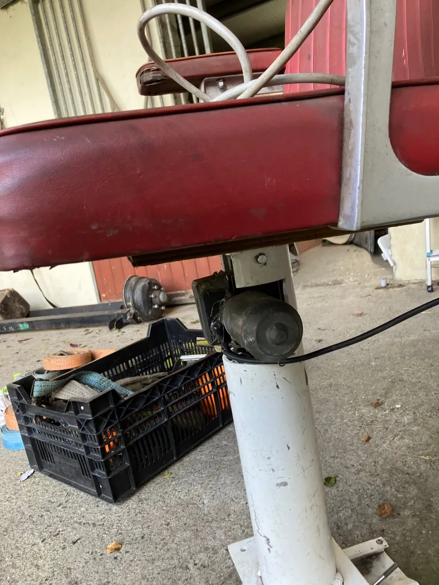 BOAT SEAT ELECTRIC CAPTAINS  CHAIR ADJUSTABLE - Image 2