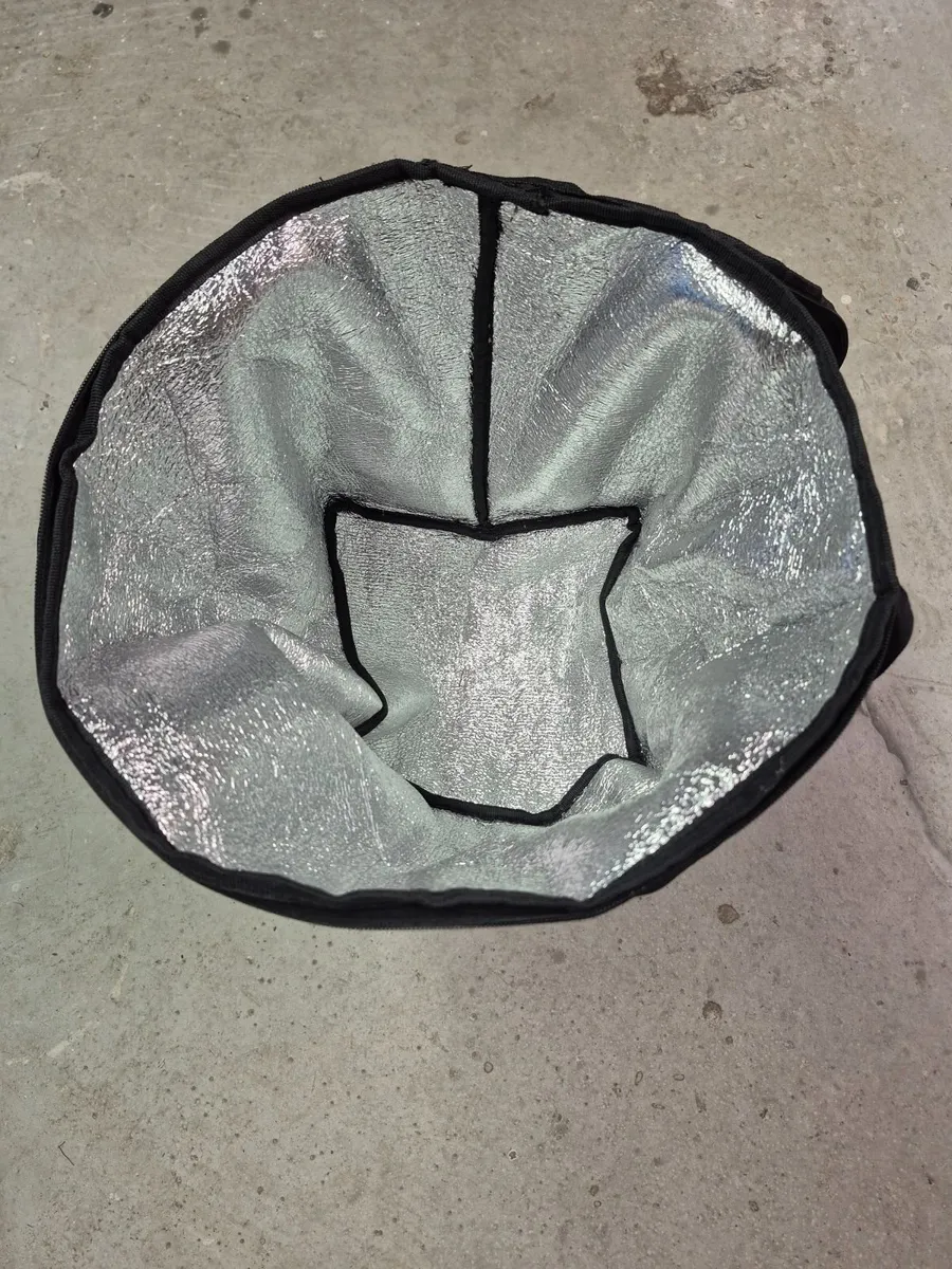 Portable Cooler Bag with Stand - Image 1