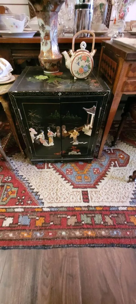 Small Chinese cabinet - Image 1