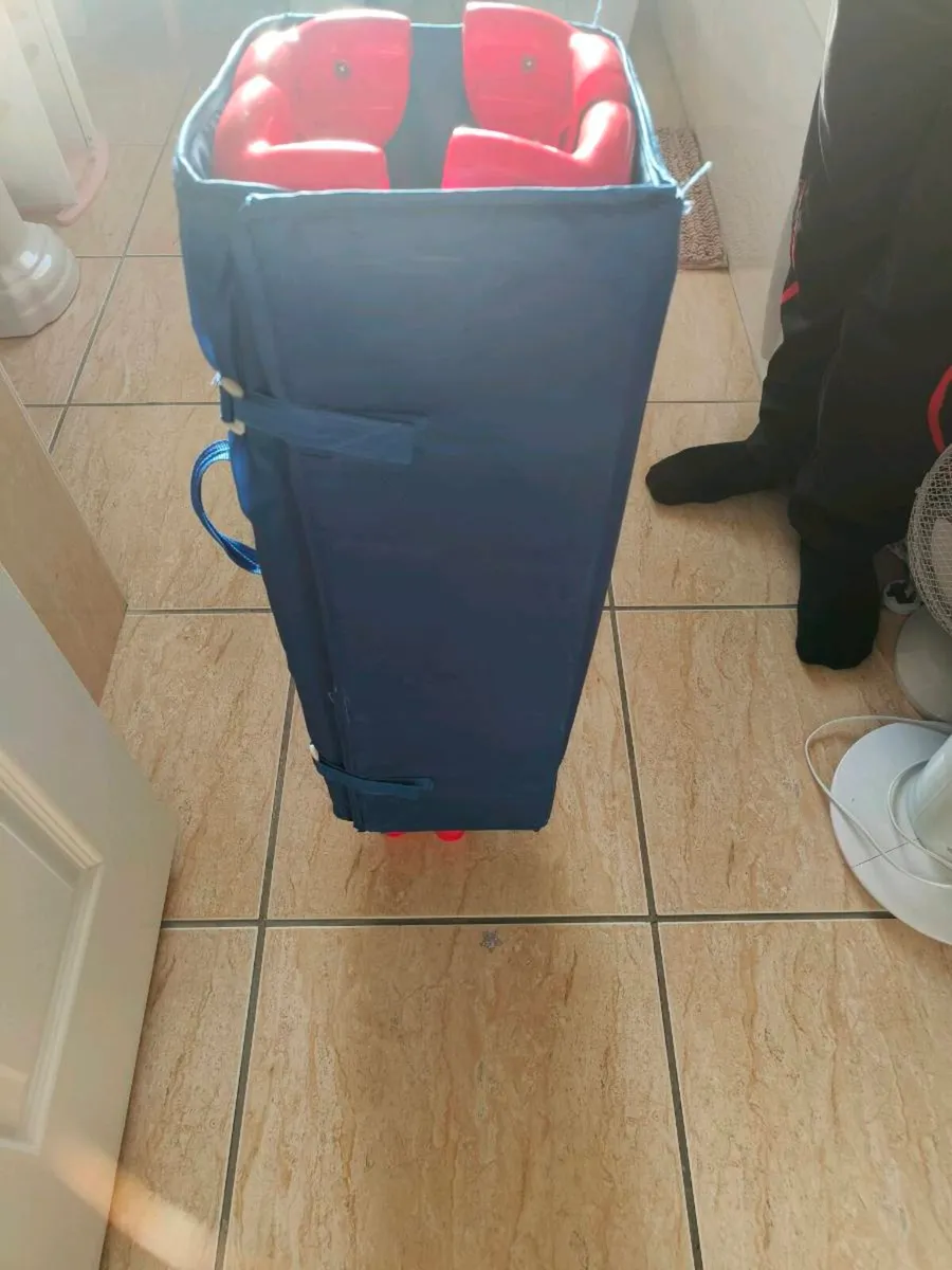 Travel cot - Image 2