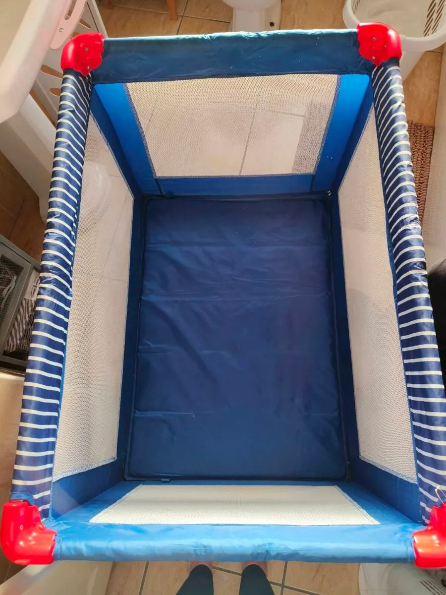 Travel cot - Image 3