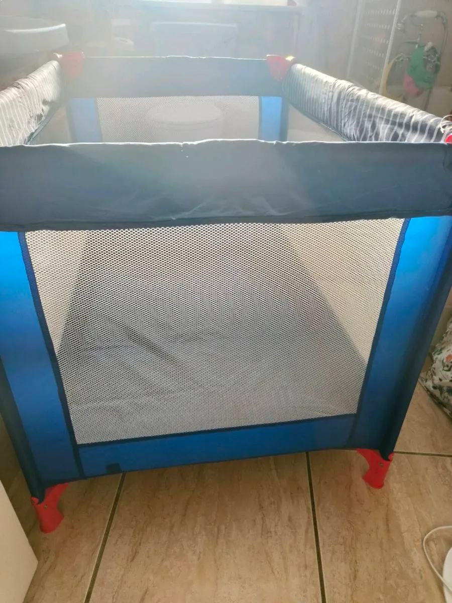 Travel cot - Image 4