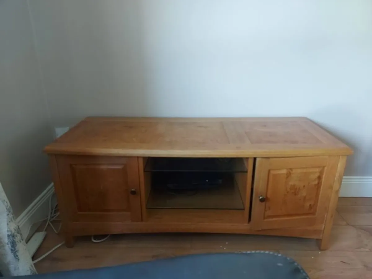 Oak TV table and two oak lamp tables from ez living furniture - Image 1