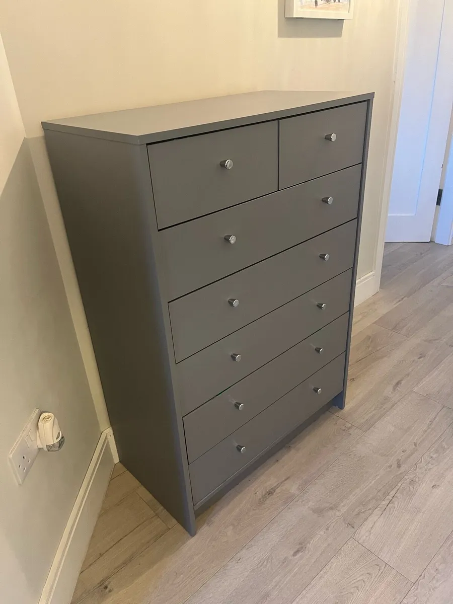 7-Drawer Chest of Drawers - Image 1