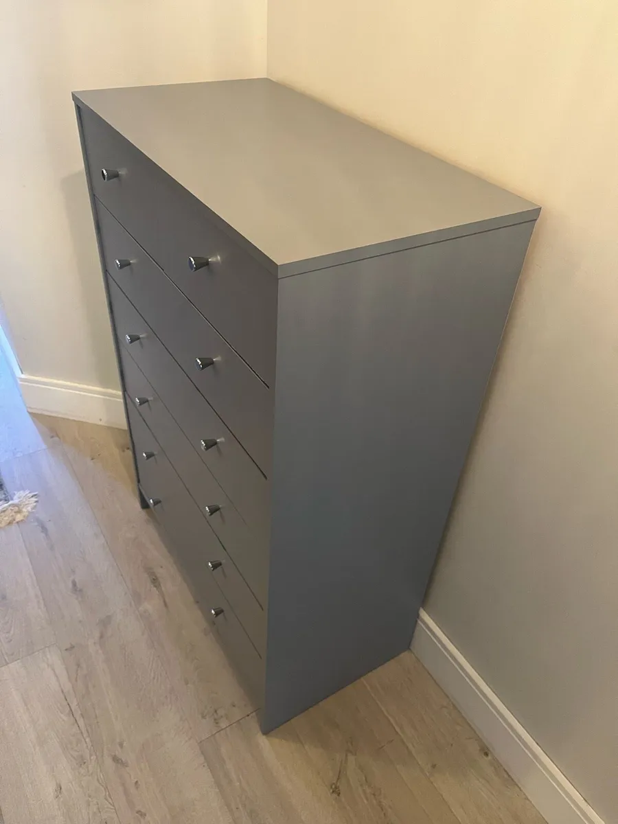 7-Drawer Chest of Drawers - Image 3