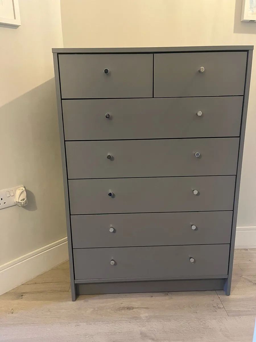 7-Drawer Chest of Drawers - Image 4