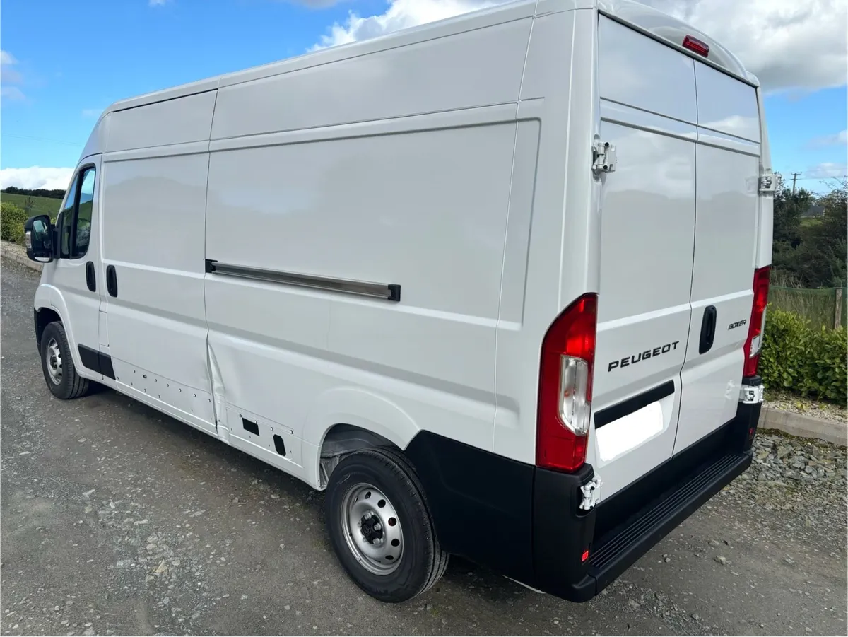 261 Peugeot Boxer 35  Professional 2026 - Image 3