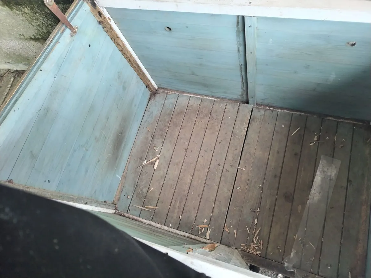 Dog trailer, dog house, water trough - Image 2