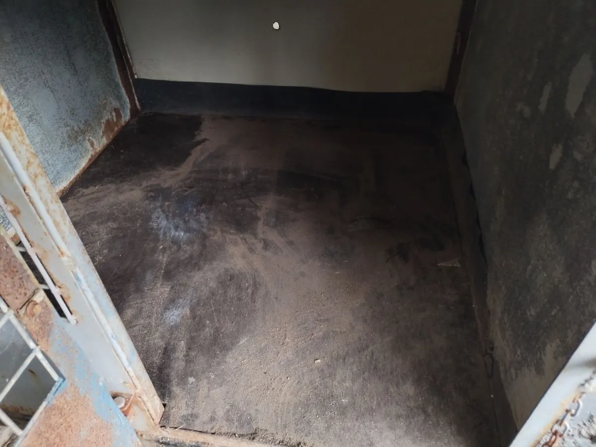 Dog trailer, dog house, water trough - Image 4