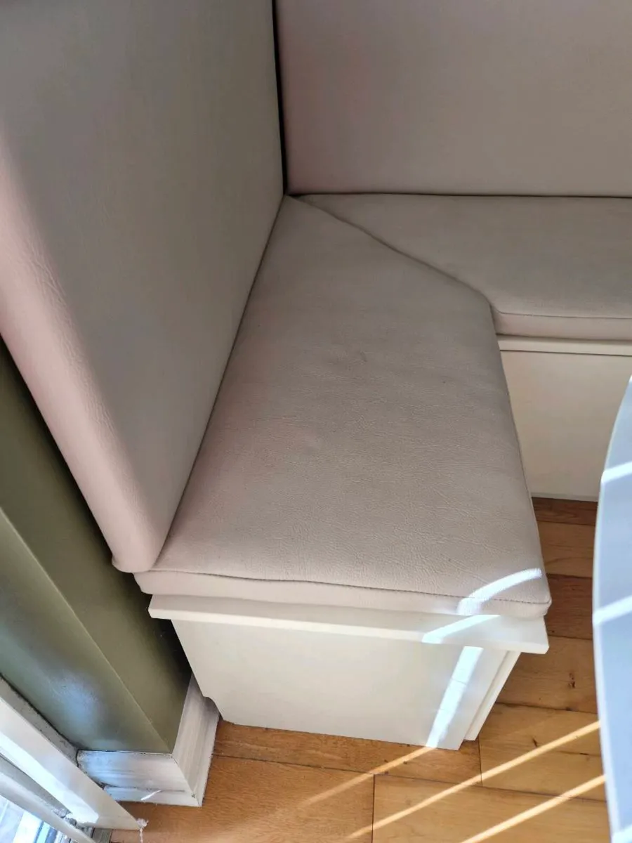 Cream corner seat with cushions - Image 2
