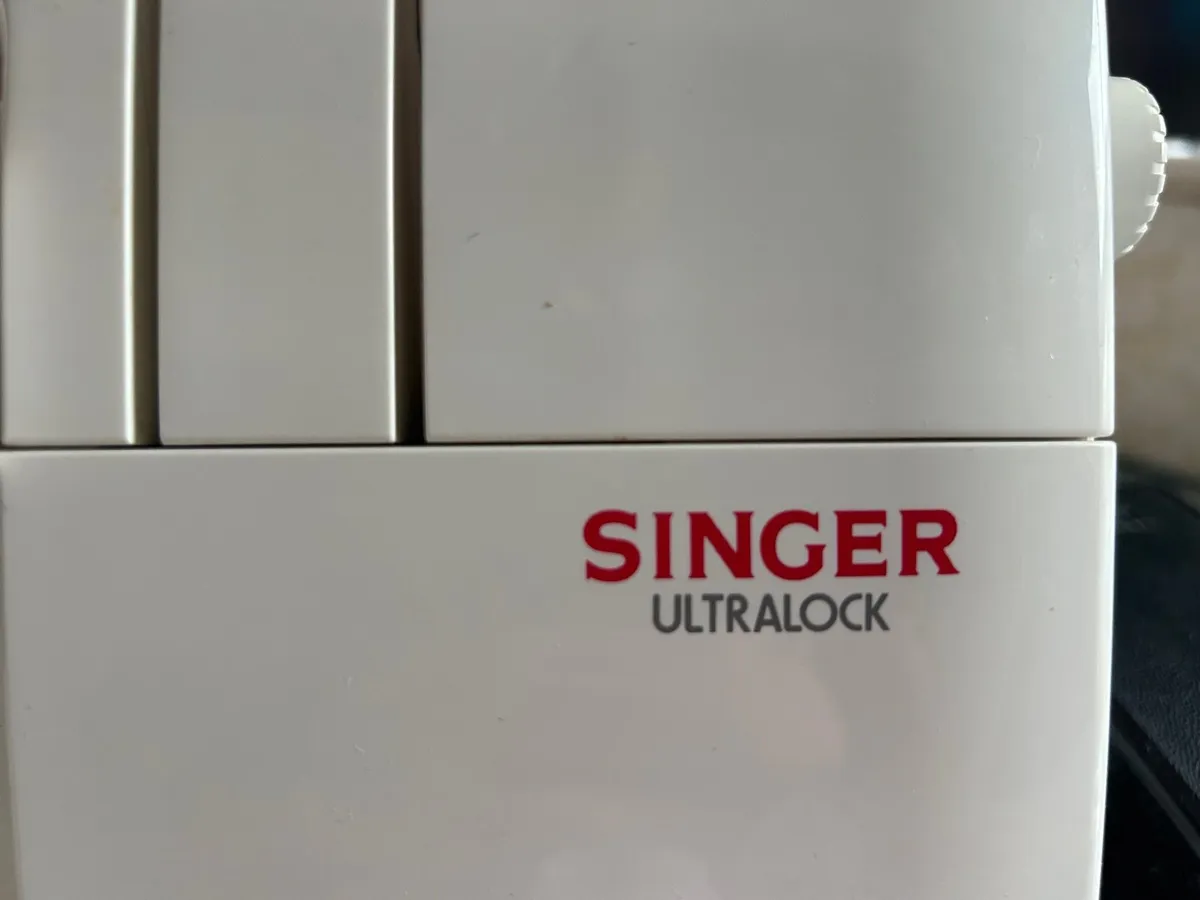 Singer overlocker model 14U454B (never used) - Image 2