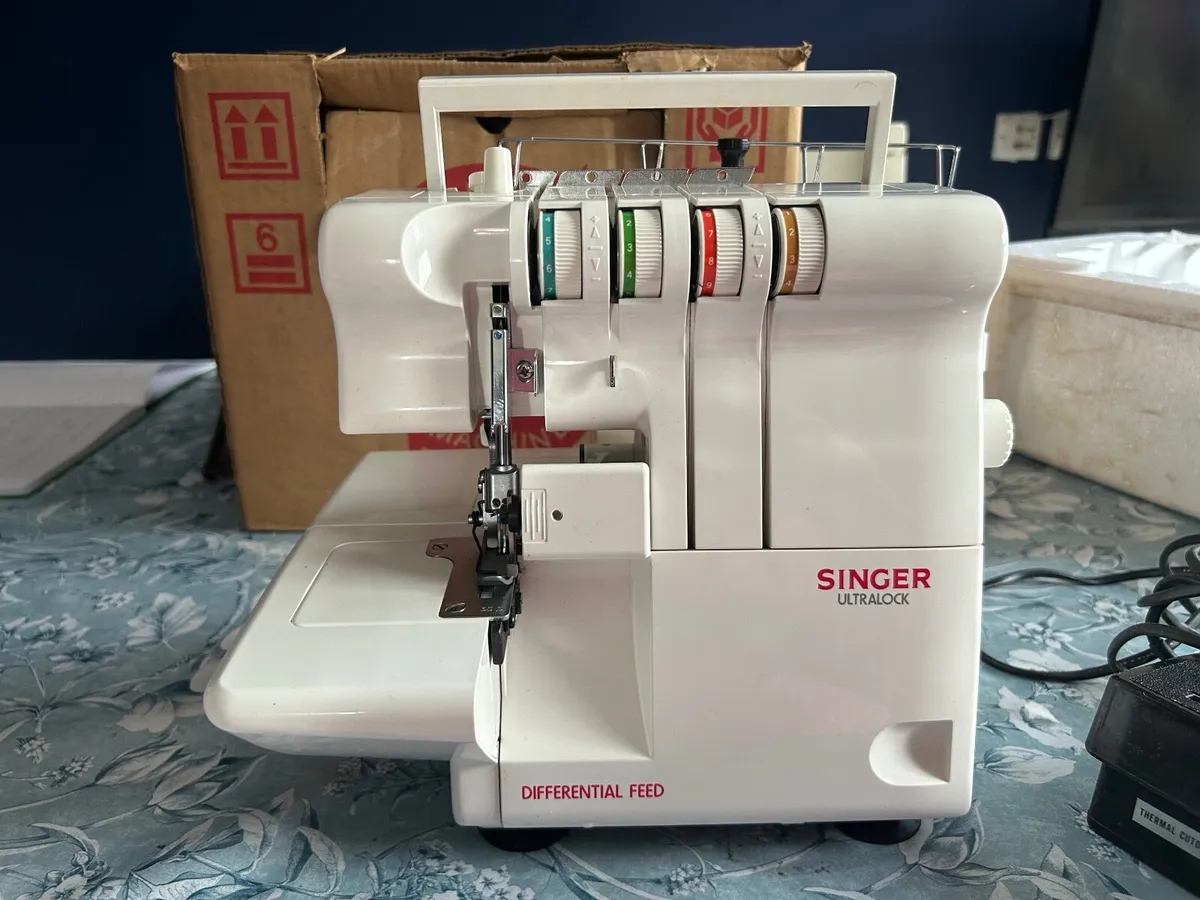 Singer overlocker model 14U454B (never used) - Image 1