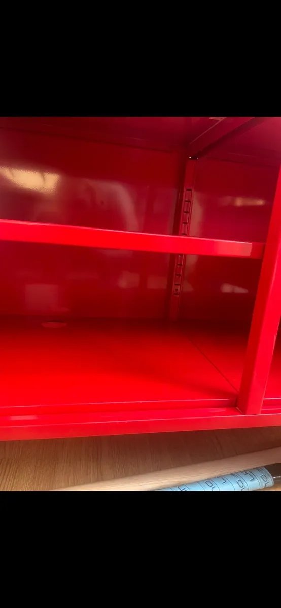 Red unit / TV unit - Image 3