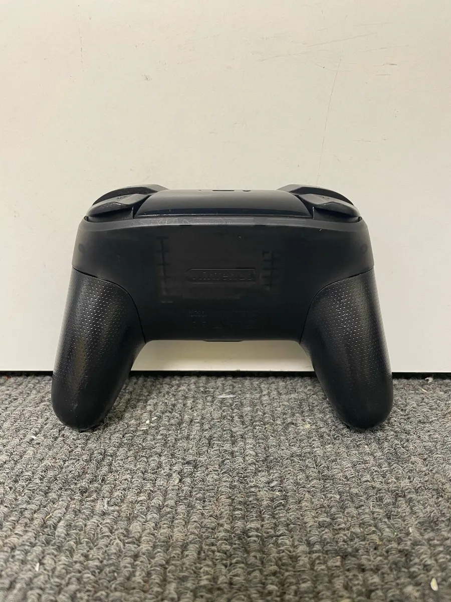 Nintendo Switch Pro Controller - Black - Image 2
