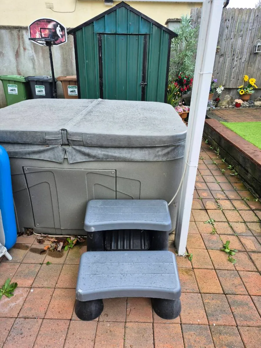 Hot tub/jacuzzi - Image 2