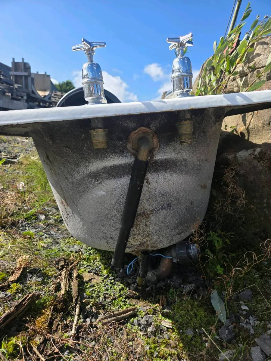 Cast Iron Bath - Image 4