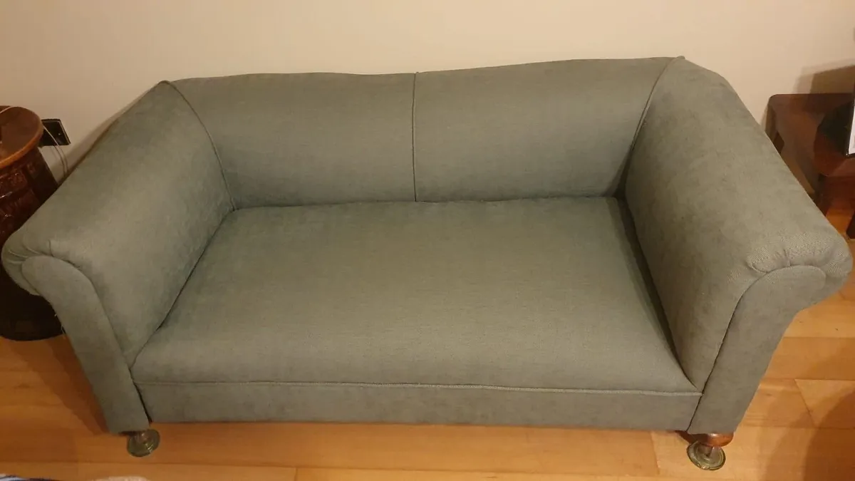 Original vintage Chesterfield sofa - Image 1