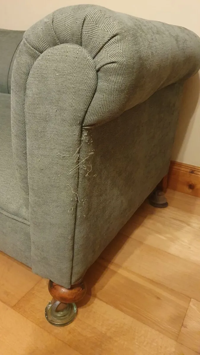 Original vintage Chesterfield sofa - Image 3