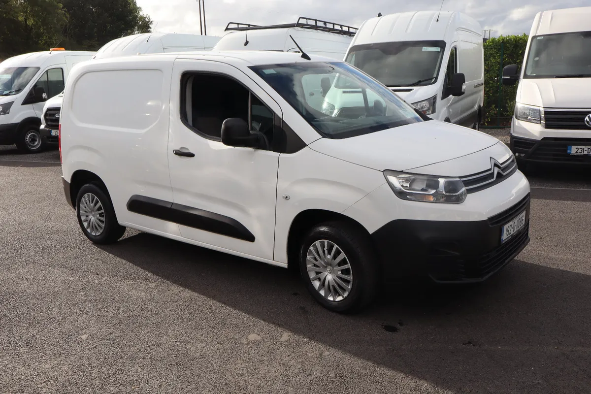 2019 CITREON BERLINGO 3 SEATER - Image 1