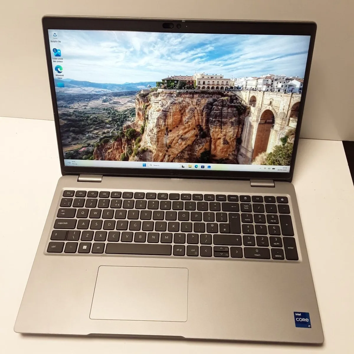 Dell Precision 3581 – Intel Core i7-13700H | 32GB - Image 2