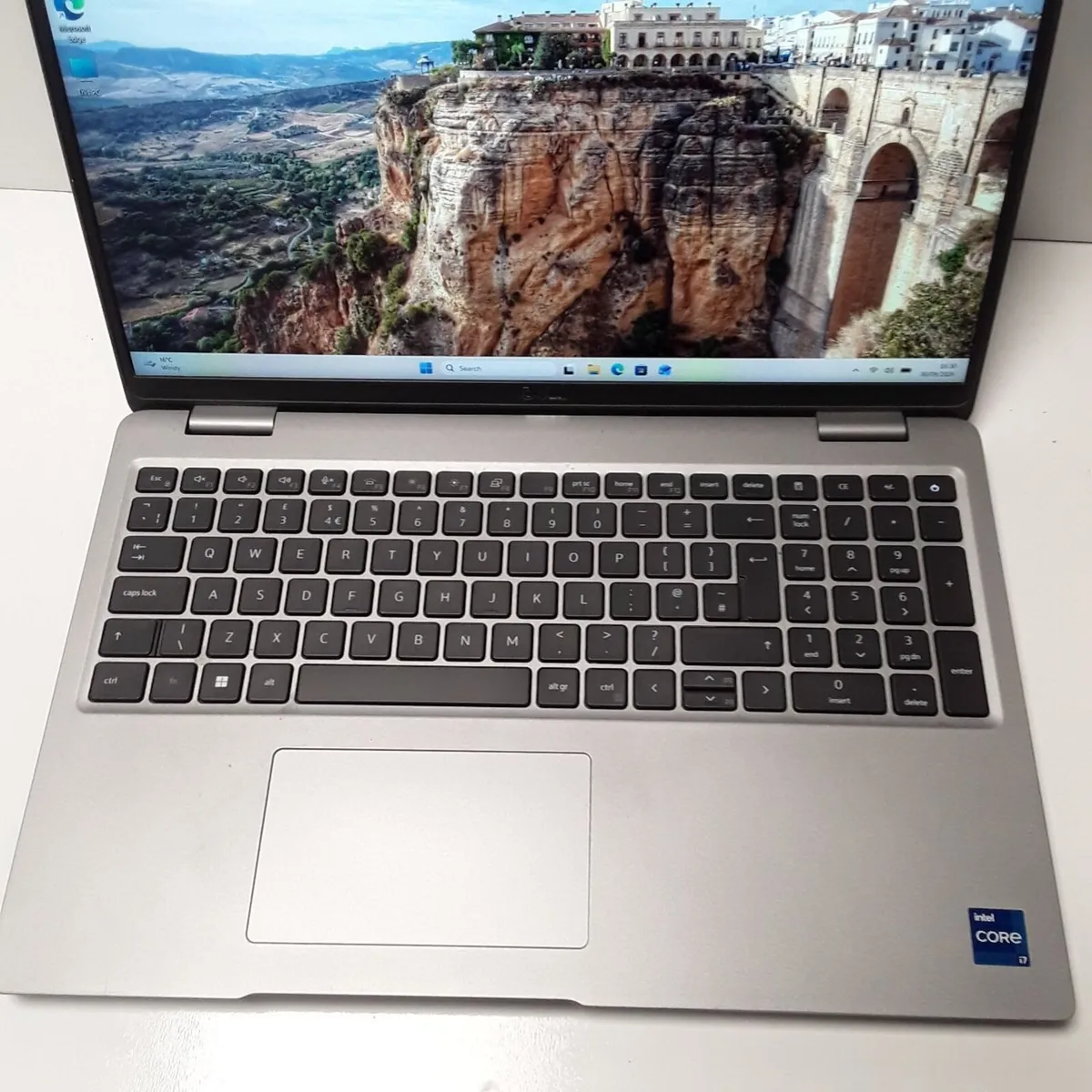 Dell Precision 3581 – Intel Core i7-13700H | 32GB - Image 3