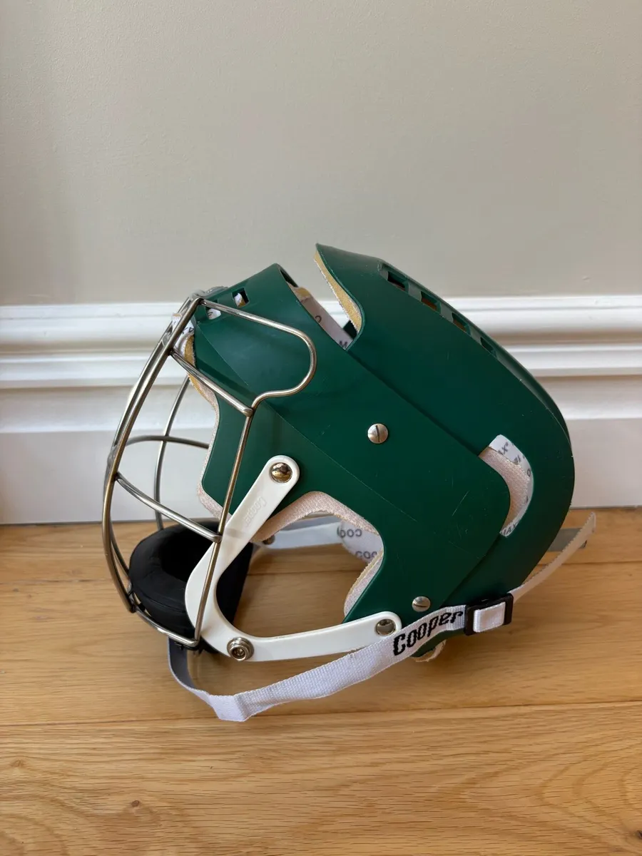 Green Cooper Sk100 Hurling Helmet - Image 3