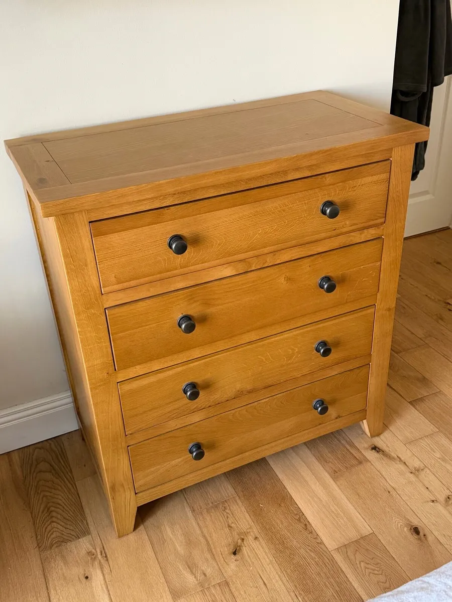 Oak Bedside Lockers and Chest of Drawers - Image 2