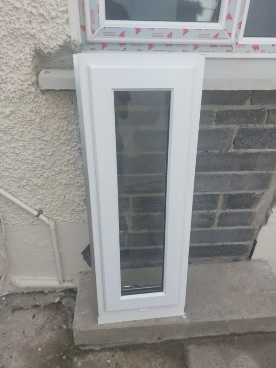 small window. Single open long. - Image 1