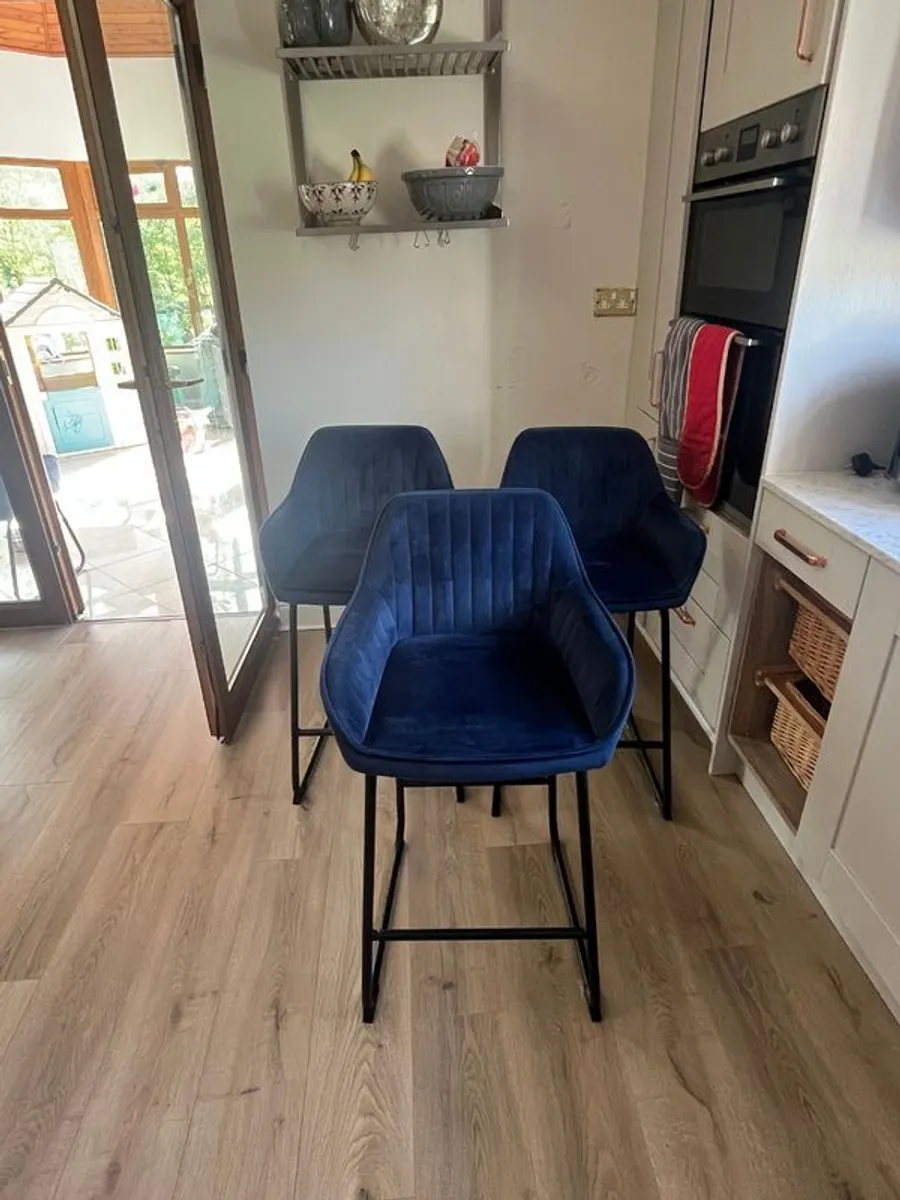 3 Bar Stools - Image 1