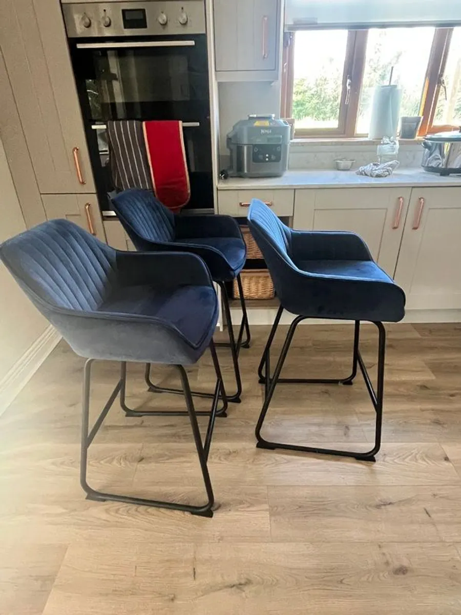 3 Bar Stools - Image 2