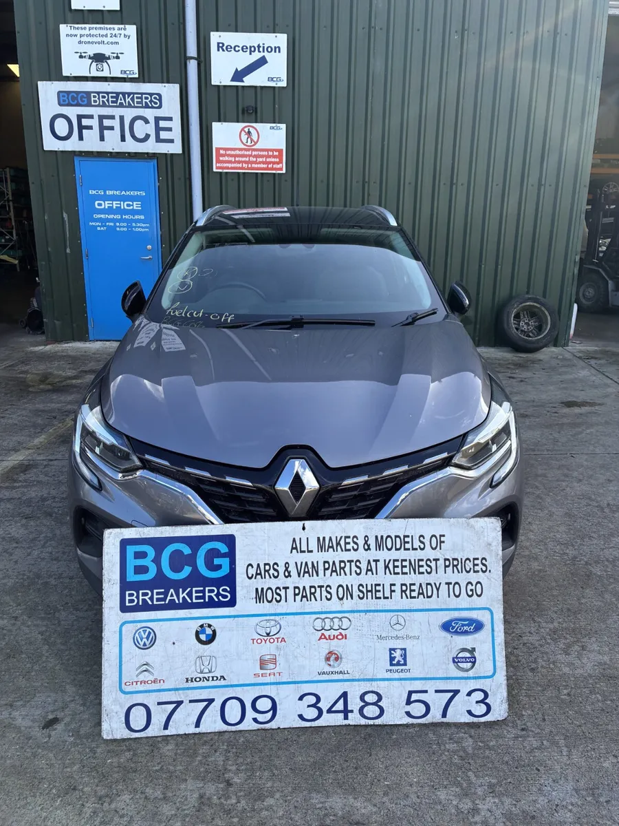 2023 renault captur parts breaking - Image 1