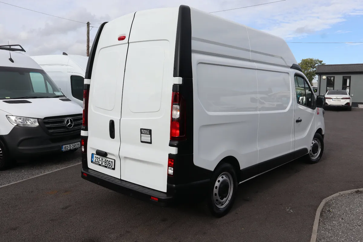 2023 RENAULT TRAFFIC LWB HIROOF - Image 4