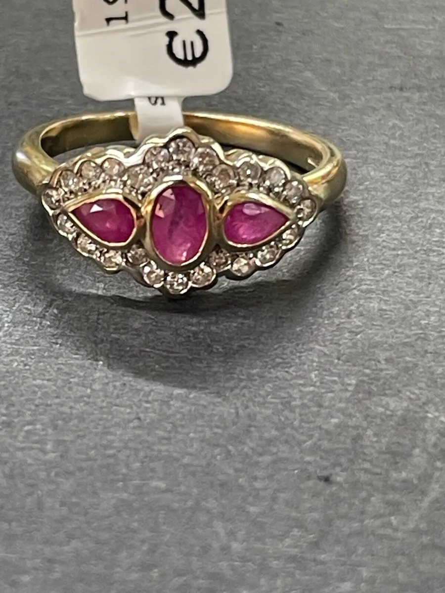 9k gold ring with rubies and diamonds - Image 3