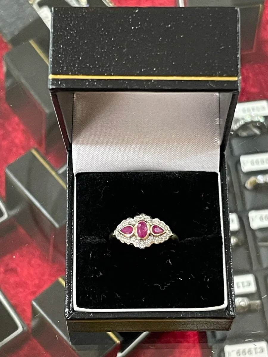 9k gold ring with rubies and diamonds - Image 1