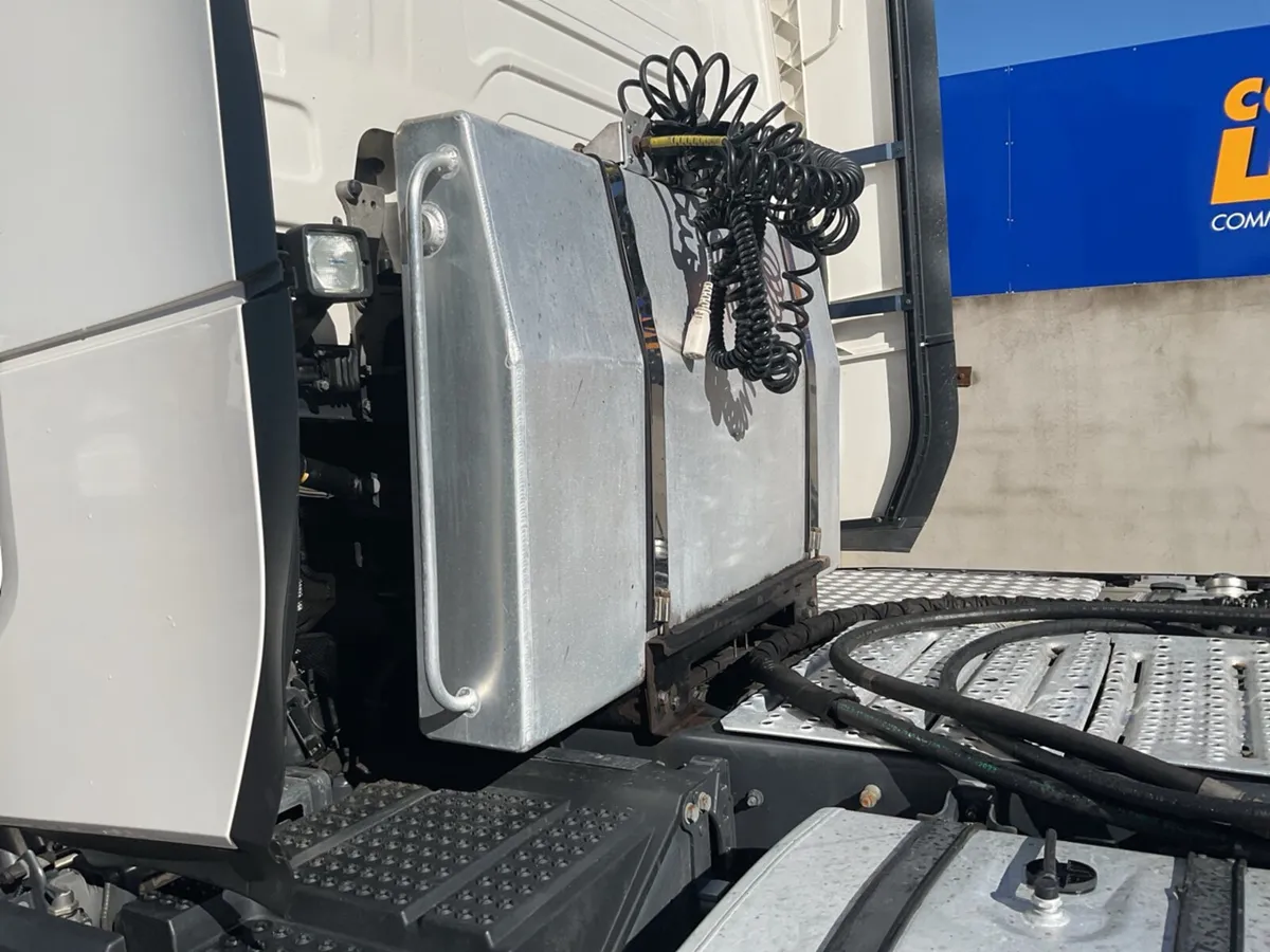 2022 Scania S660 6x2 Tag Axle - Image 4