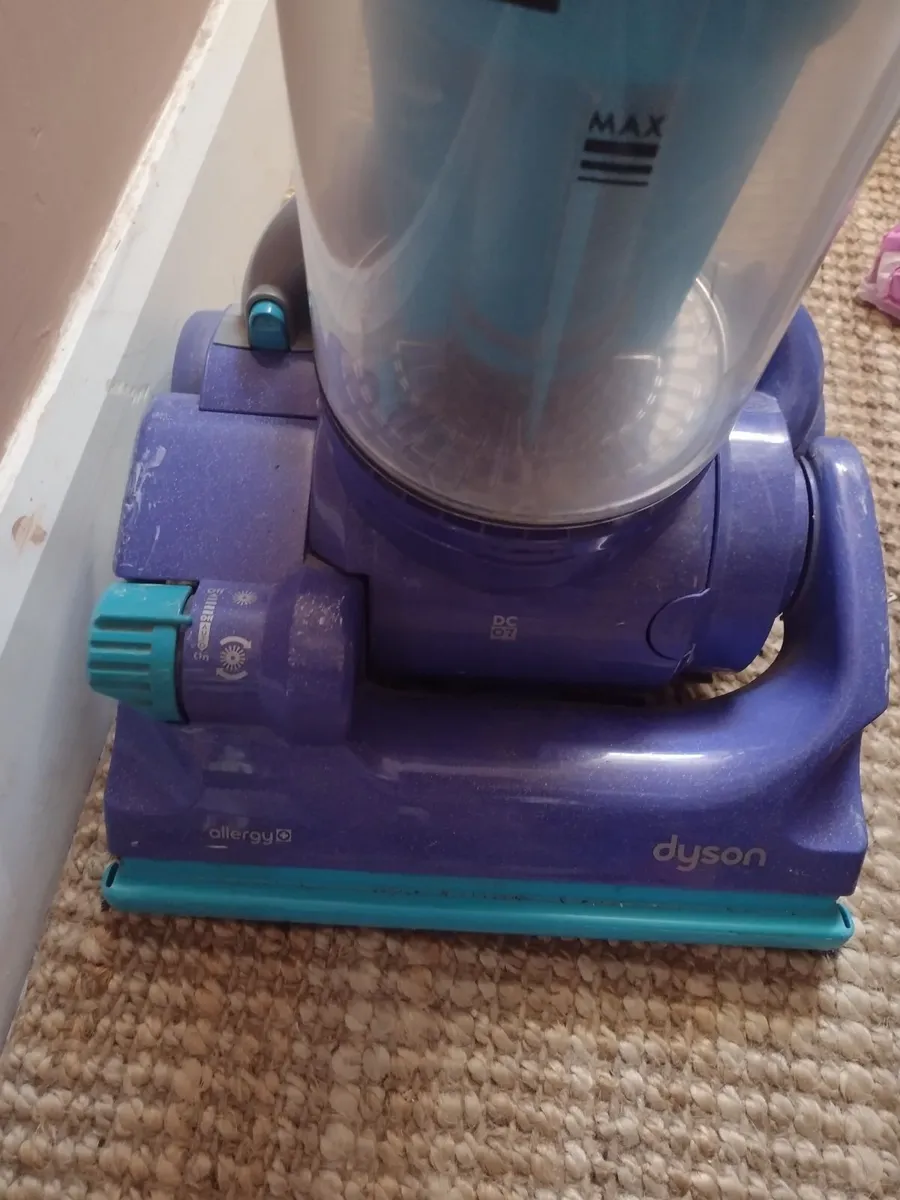 Dyson upright bag-less allergy vacuum cleaner - Image 4