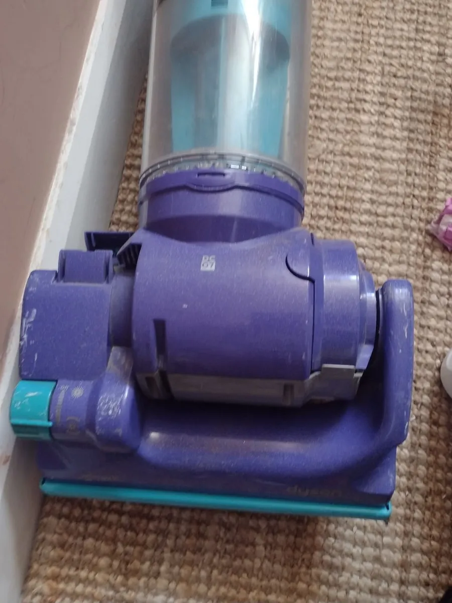 Dyson upright bag-less allergy vacuum cleaner - Image 2
