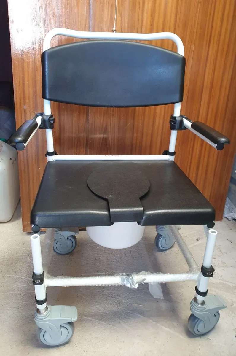 Commode - Image 1