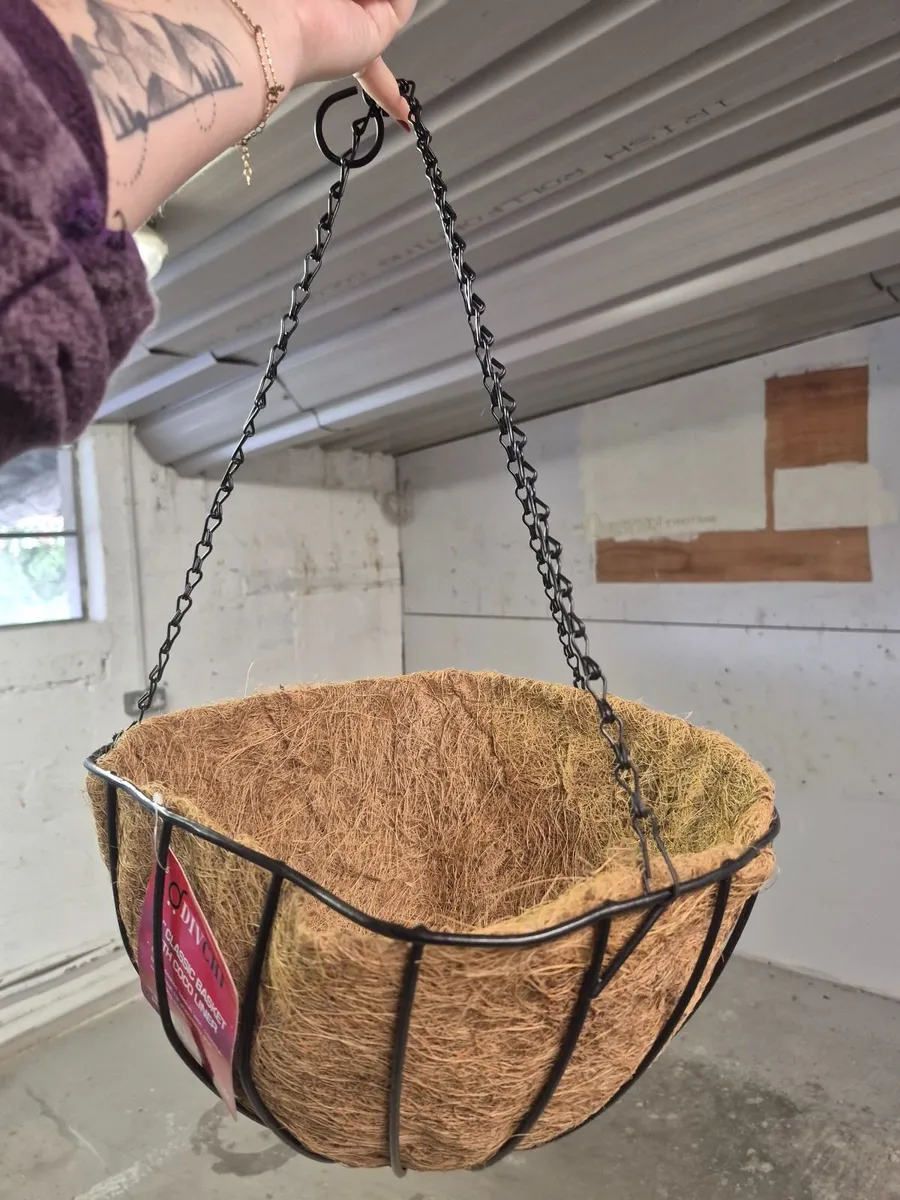 Hanging plant pots - Image 1