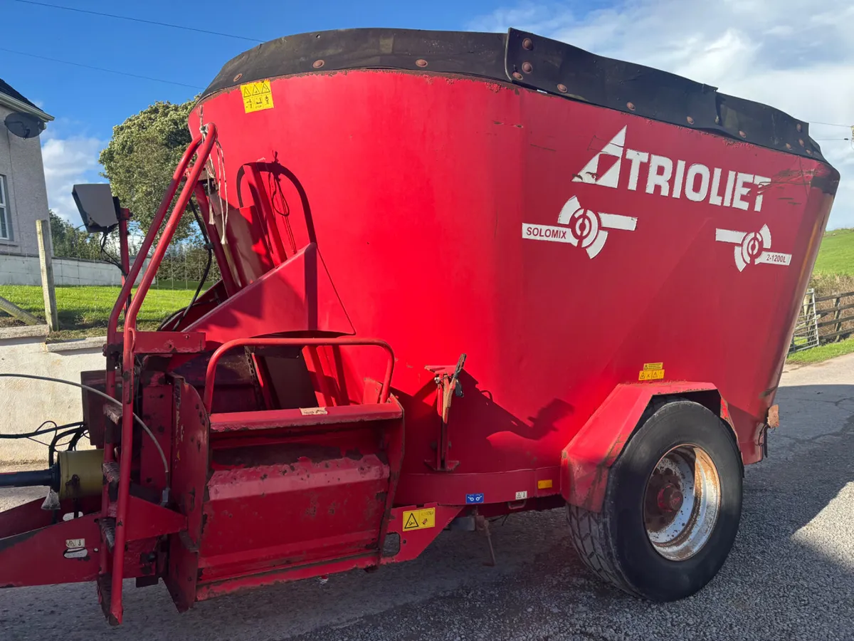Trioliet 12 cube twin auger feeder - Image 1